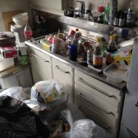 台所の大量ゴミ片付け前３